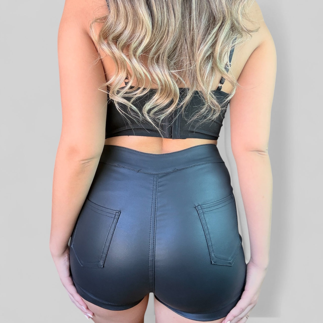 Falda shorts ecocuero