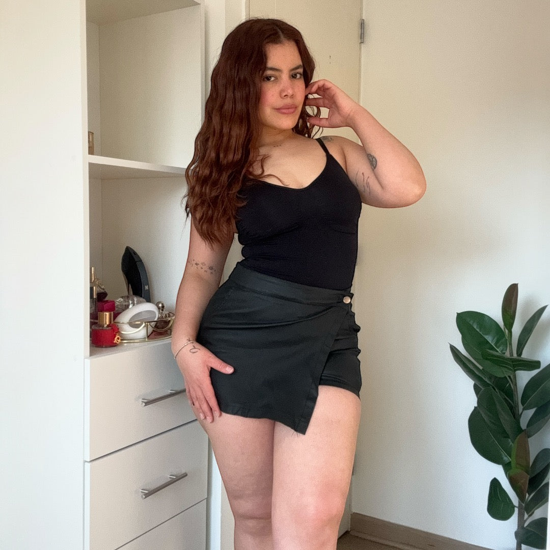 Falda shorts ecocuero